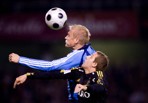Toni Kuivasto, Djurgården, hoppar högre än Kenny Pavey,