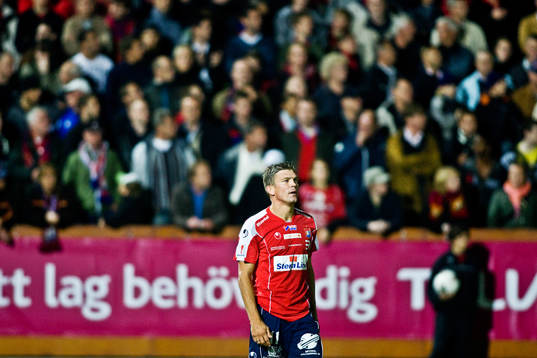 Marcus Allbäck, Örgryte, får rött kort