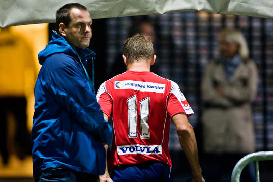 Marcus Allbäck, Örgryte, får rött kort