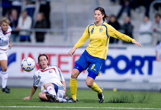 Lotta Schelin, Sverige anfaller