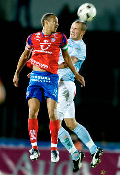 Henrik Larsson och  Robert Åhman Persson, nickduell