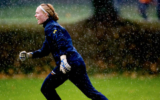 Hedvig Lindahl, målvakt