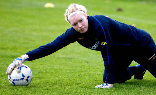 Hedvig Lindahl, målvakt