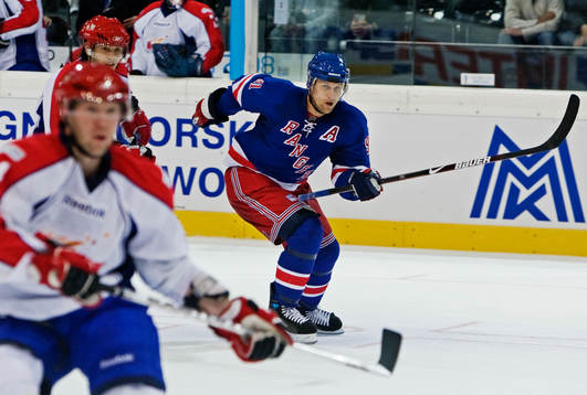 Markus Näslund,  jagar puck