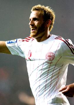 Sören Larsen, gör 1-0. Jubel