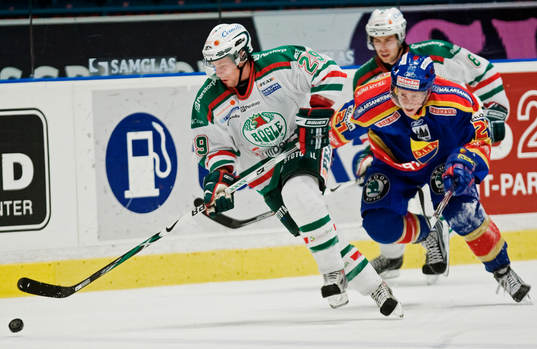 Christen Abbott, Rögle, jagas av Andreas Engqvist,