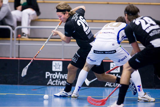 Mikael Karlsson, Balrog rundar Mathias Larsson, Warberg