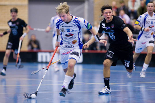 Joakim Andersson, Warberg jagas av Mikael Karlsson, Balrog