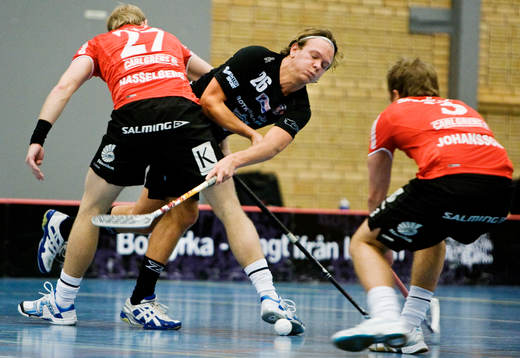 Erik Hasselberg, Falun, tacklar Mikael Karlsson, Balrog