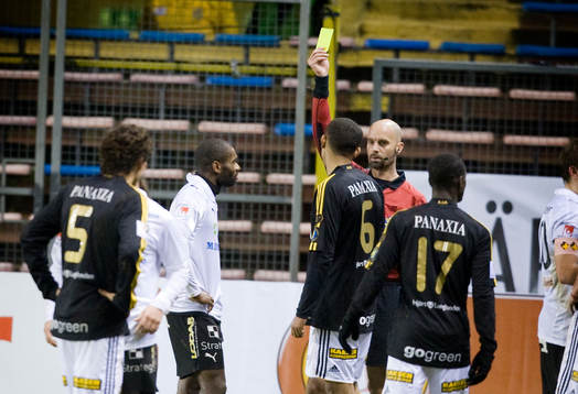 Domare Stefan Johannesson varnar Samuel Wowoah, Örebro och