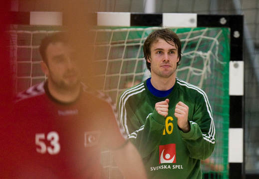 Per Sandström, målvakt,  jubel över en straffräddning