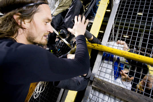 Mats Rubarth, AIK,  tackar publiken