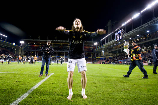 Mats Rubarth, AIK,  tackar publiken