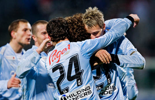 Jimmy Touma, Malmö, gratuleras till sitt mål. Jubel