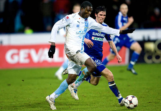 Här rycker Edward Ofere, Malmö ifrån och gör 3-0
