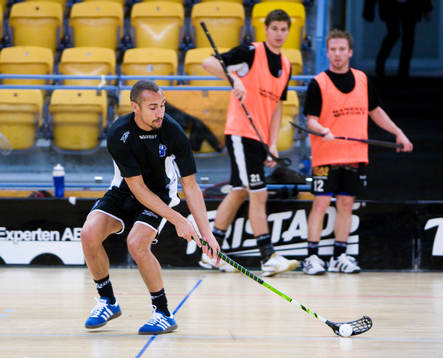 Henrik Larsson tränar innebandy dagen