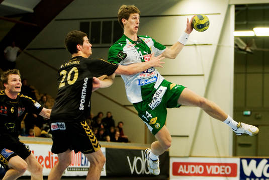 Pierre Paturel, Chambery Savoie, försöker stoppa Albin