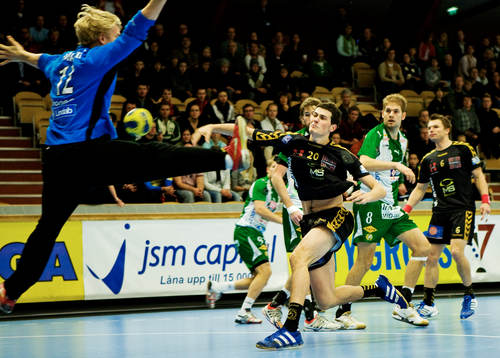 Pierre Paturel, Chambery Savoie, gör mål på Robin