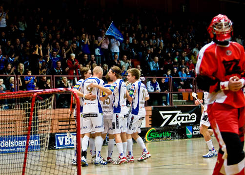 Joakim Friberg gör 2-0 till Warberg. Jubel
