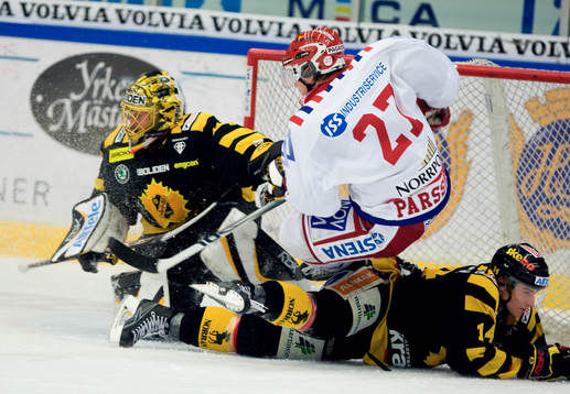 Tobias Wiklund, Skellefteå river omkull Timo Pärssinen,