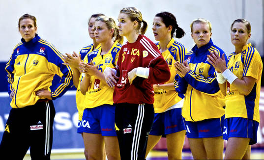 Deppiga svenskor. Depp