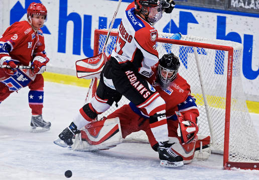 Carl Söderberg, Malmö, kör över Niklas Svedberg,