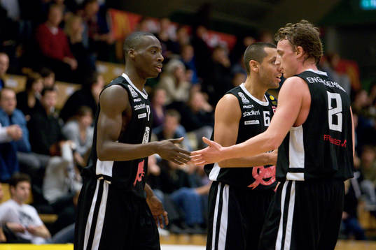 Andreas Karlsson, 08 Stockholm, jubel med Jerel Blassingame