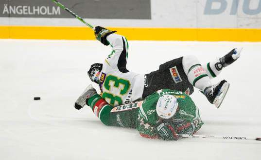 Cam Abbott har fått Ari Vallin på fall