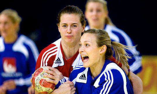 Linnea Torstensson, Sverige och Frida Toveby, Sverige