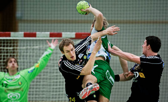 Johan Jakobsson, Sävehof, försöker stoppa Patrik
