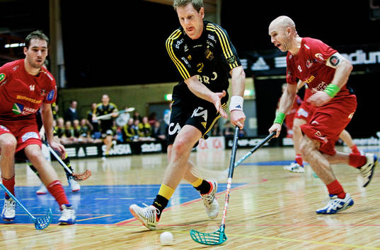 Niklas Jihde, AIK, oroar Pixbo-försvaret