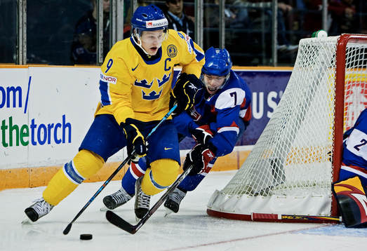 Oscar Möller, Sverige, tar sig förbi Marek Daloga,