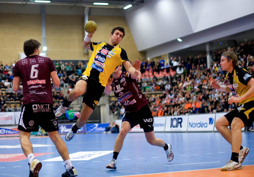 Johan Pilfalk tar sig igenom