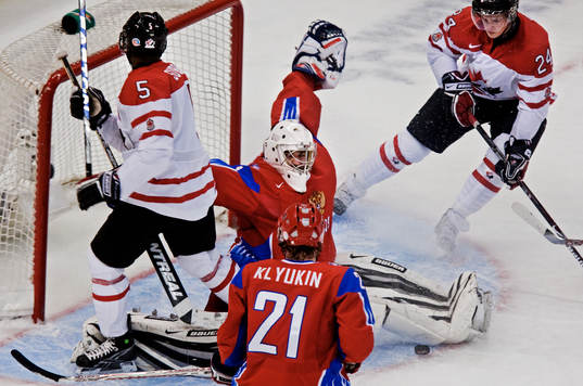 Vadim Zhelobnyuk, målvakt, Ryssland, räddar en giftig