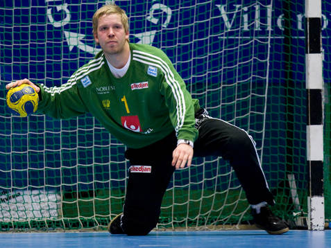 Johan Sjöstrand, målvakt, som är en som kämpar om en