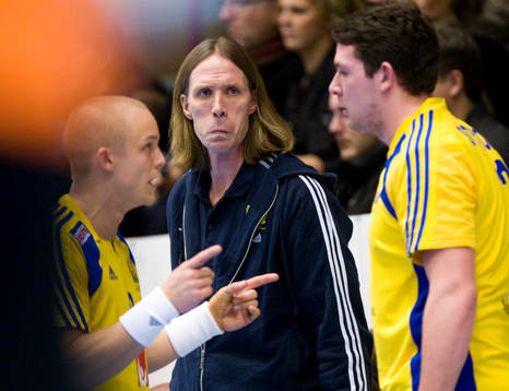 Staffan Olsson har många spelare att välja på, här