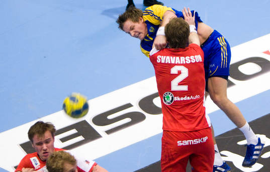 Oscar Carlén skjuter förbi Vignir Svavarson
