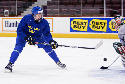 Magnus Svensson Pääjärvi tränar straffar