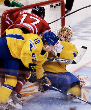 Cody Goloubef, Kanada, kör över Jacob Markström,