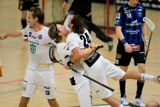 7-7, David Blomgren lyfts av Alexander Lydecker
