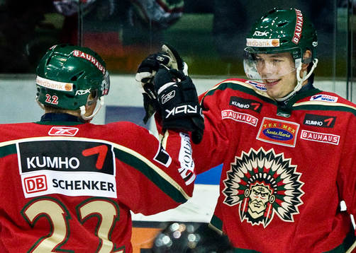 John Pohl gör 1-0. Jubel