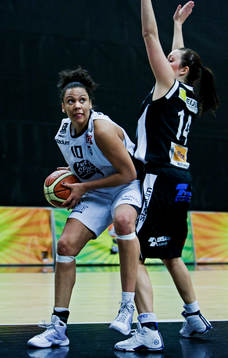 Danielle Hamilton-Carter, 08 Stockholm, utmanar Malin