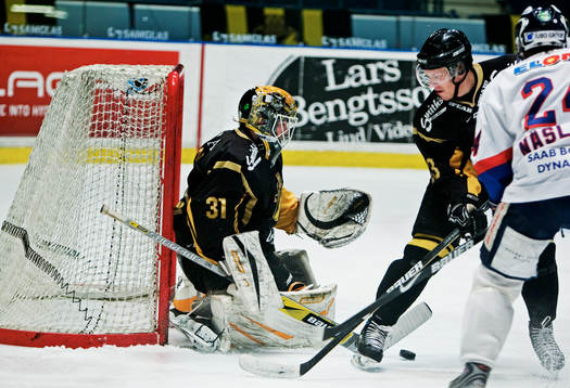 Fredrik Holmgren, målvakt, AIK, räddar pucken