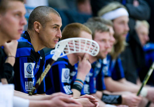Henrik Larsson (till vänster) vid sidan om nästan hela