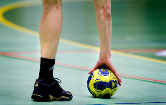 Genre handboll, boll