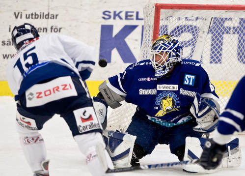 Joakim Lundström, Målvakt Sundsvall räddar skott från