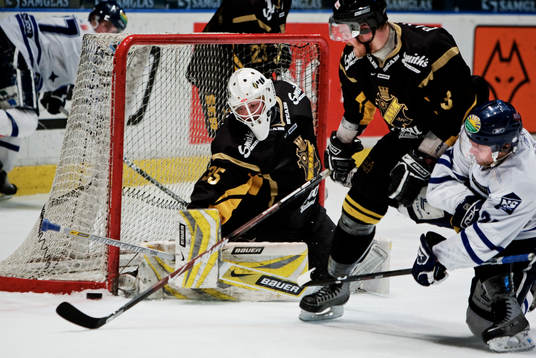 Joakim Strandberg, målvakt, och Andreas Jungbeck, AIK,