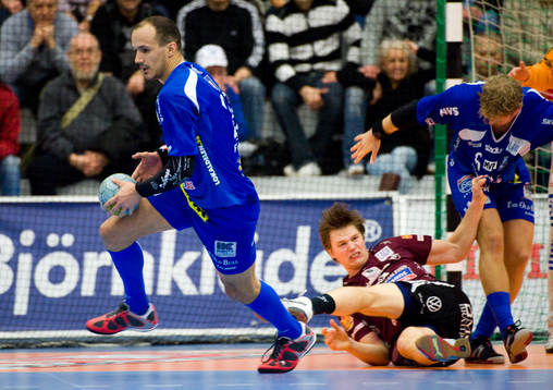 Matchhjälten Zoran Roganovic greppar bollen, Lugi och
