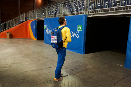 Linus Thörnblad, Sverige smet ut på andra sidan av arenan