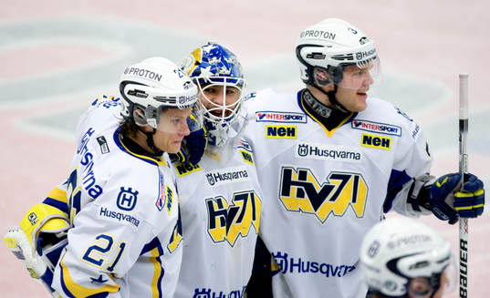 Stefan Liv, Målvakt  jubel med Pasi Puistola och Nichlas